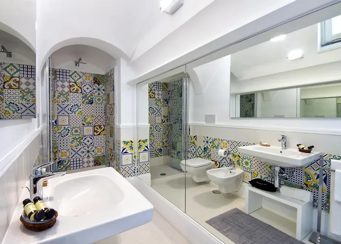 - Palazzo Della Storia *