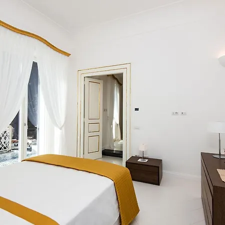 - Palazzo Della Storia * אמאלפי